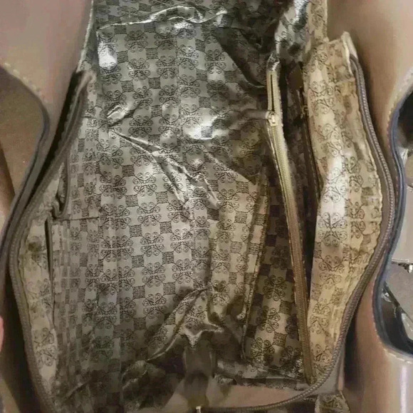 Ostrich Print Handbag w/Strap - Picture 5 of 8